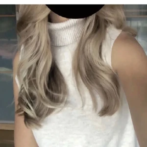 Polo tröja - Jätte fin polo topp från Zara💕🙌🏻Inga defekter, skador eller liknande, som nyskick. Den är i storlek S, kontakta mig vid frågor!