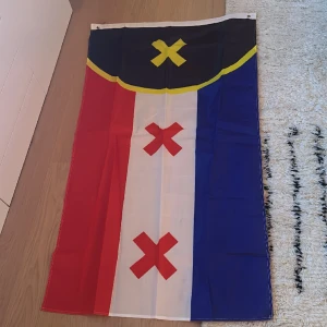 Lmanburg flagga - 150 cm lång och 85 cm bred ⭐️ inga defekter och går att hänga upp på väggen, har fler Dream smp saker på min profil 🫶