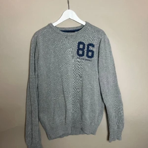 Vintage Peak Performance tröja - Storlek Large, sitter fint oversized också. 