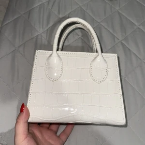 Liten handväska  - Använd fåtal gånger 