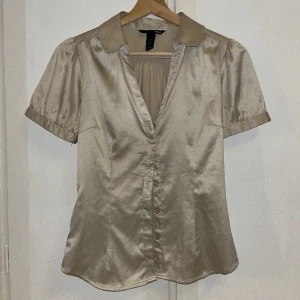 Super söt topp i Stockholmsstil 🫶🏼 - Skriv om ni har frågor eller om ni vill ha fler bilder 💕