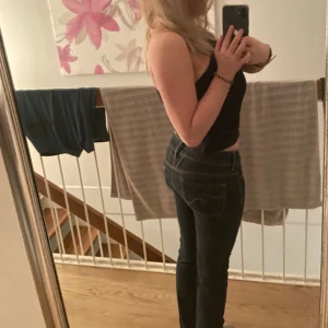 Jeans - Snygga jeans som är sydda där nere till bootcut Nypris: 300kr Ej använda!!