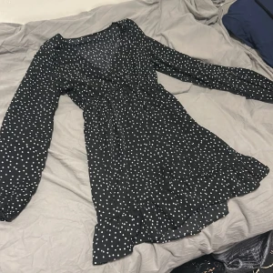 Klänning  - Den har bälte till i min låda. 