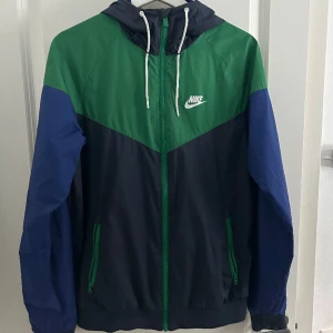 Nike Windrunner - Säljer min näst intill omvända Nike windrunner. Skick: 4,5/5 Nypris: 1199kr Pris: 200 