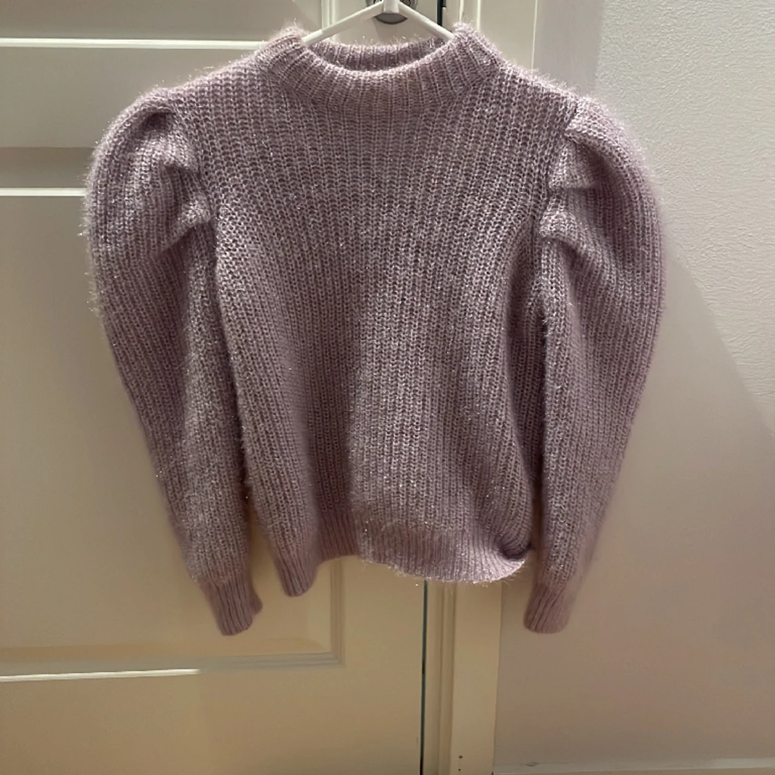 stickad lila tröja från zara