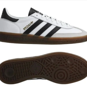 Adidas spezial  - Säljer mina adidas spezial! Använda 2-3 gånger och se i princip som nya ut. Går att få fler bilder vid visat intresse ☺️Pris kan också diskuteras! 