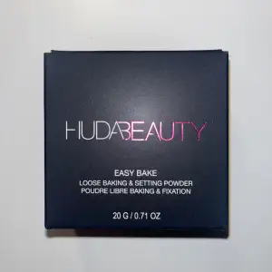 Säljer detta helt oanvända pudret ifrån HudaBeauty jag beställde fel färg. Eftersom att färgen blev fel så är förpackning obruten. 💕 Nypris:499kr + frakt. Hör av dig vid fler frågor💕💕