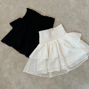 Chelsea kjolar - Kjolar från Chelsea använda få gånger. En kjol kostar 100kr, köp båda för 150kr.🤗 Säljs i befintligt skick. Skriv privat om ni vill köpa direkt/lägga bud.🩷