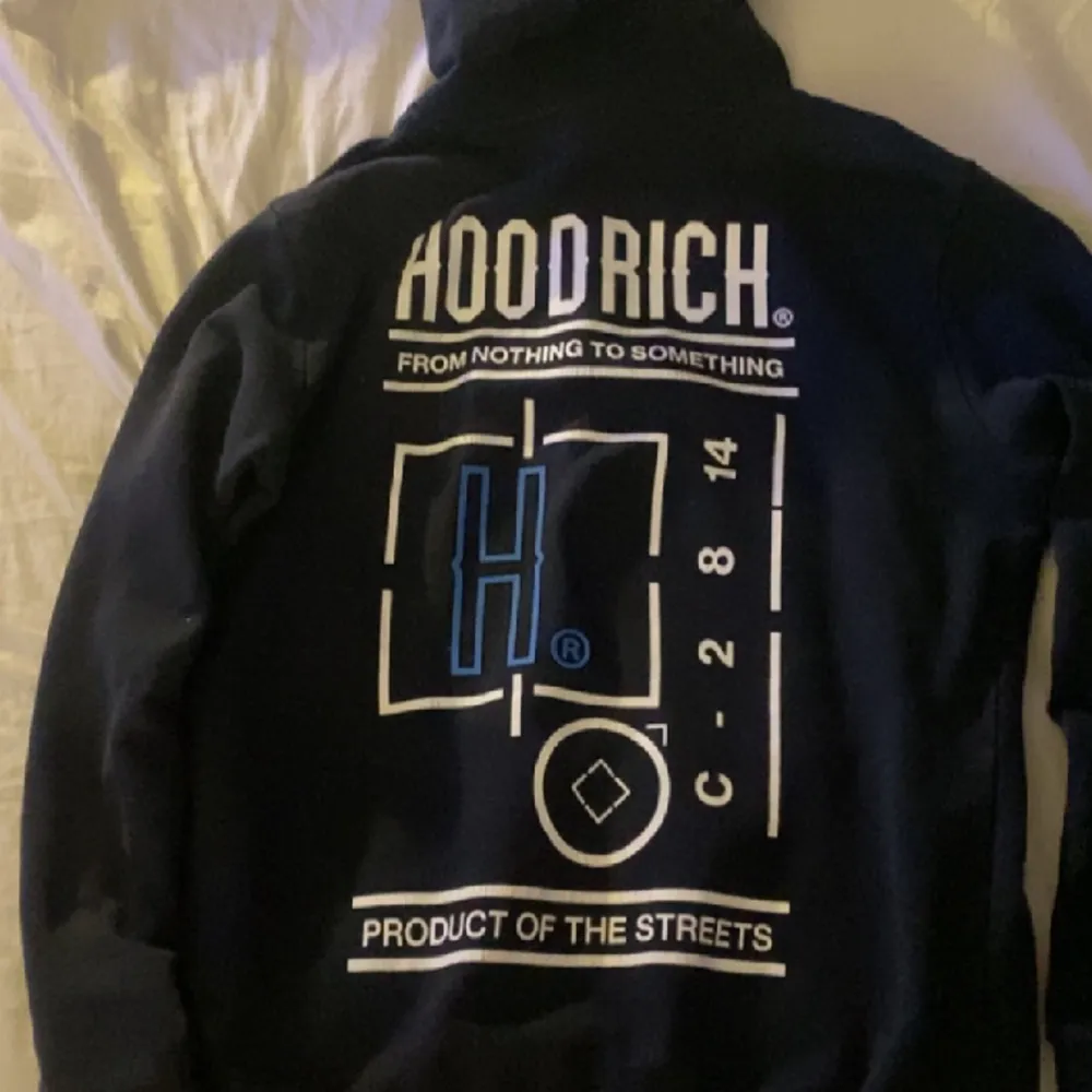 Hoodrich hoodie, i använt skick storlek S. Hoodies.