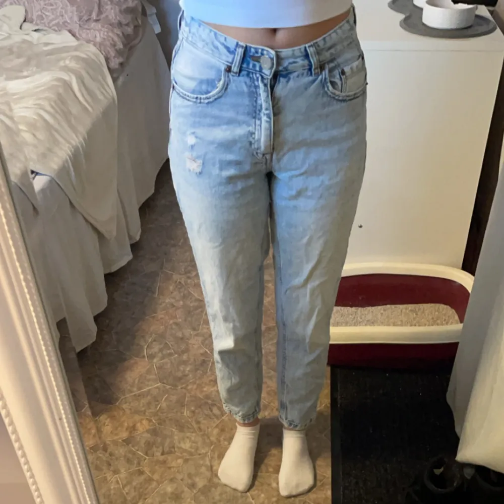 Ljusblåa jeans från new yorker. Lite korta på mig som är 167. Jeans & Byxor.