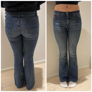 Midrise bootcut jeans - Modellen är 172cm. 