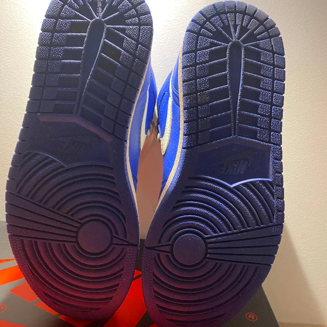 Jordan 1 retro high hyper royal - 90