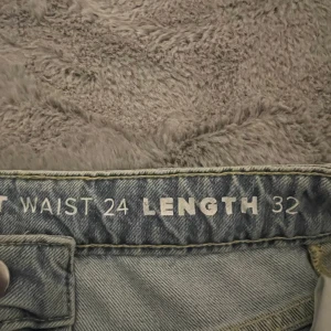 Jeans - Jeans från Bikbok i bra skick, andvända cirka tre gånger. Betalade 599kr för dem💗