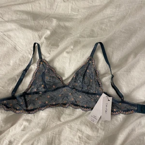 Spetsbralett  - En helt ny oanvänd bralett i spets från Calvin Klein Nypris 380kr