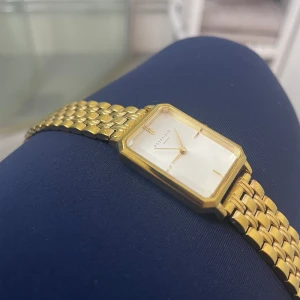 Klocka Rosefield - Jättefin klocka från Rosefield. Knappt använd. Liten repa men som knappt syns. 500kr