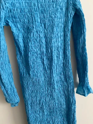 Blå klänning - Stretchiga klänning. Aldrig använd. 