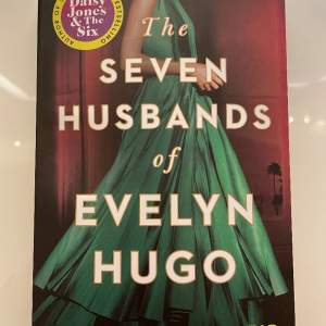 The seven husbands pocket bok av Evelyn Hugo. Helt ny och oläst. Inga skador eller liknande. Språk engelska. Nypris 120kr. Pris kan diskuteras 💓