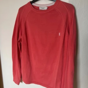 Ysl tröja ej äkta  - Snygg sweatshirt. Storlek L men mer som s-m typ oversized 