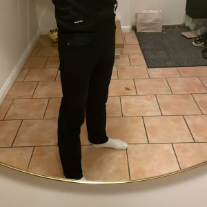 Levis 501 - Riktigt snygga Levis 501 jeans. Bra pris samt riktigt bra skick! Tveka inte för frågor eller funderingar