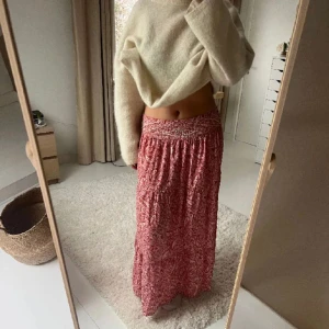 Zara långkjol - Superfin långkjol från zara. Köpt förra året och sparsamt använd💗💗