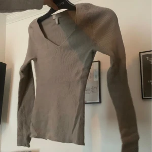 H&M TOPP 😍🫶🏼 - Storlek XS! Sparsamt använd 🫶🏼💚🦎