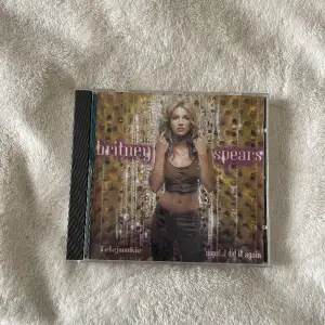 En Britney Spears cd skiva. Säljer pga att den inte används. Köparen står för frakt och pris kan diskuteras❣️säljer flera och andra cd skivor på min plick, kolla in det:)