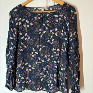 Blus Esprit - Jättefin blus från esprit. 