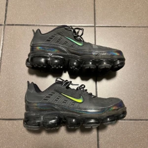 Nike vapormax 360 - Använda några gånger men ändå väldigt bra skick, bra passform. Skriv för fler frågor. 