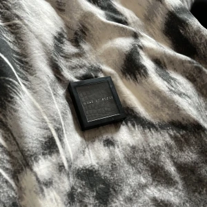 Ögonskugga - Jätte fin ögonskugga från make up store (kan andvänds som eyeliner) andvänd en gång men det syns inte bara lite i mitten. Köp gärna!💘💘