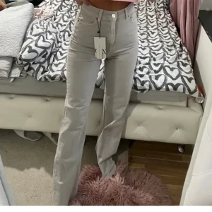 jeans  - Helt nya har båda i storlekar 36 och 38