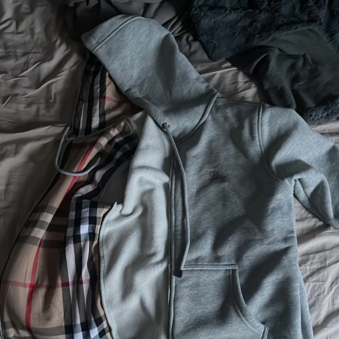 burberry hoodie zip  - 90