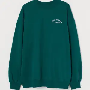 Grön sweatshirt från H&M i storlek S. Säljer då den inte kommer till användning. Den är använd fåtal gånger men har inga defekter 😊