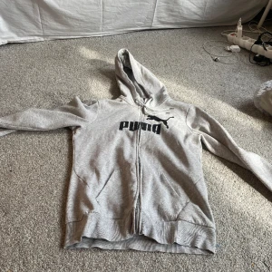Nike hoodie - Nike hoodie i str XS/S. Köpt för 300kr, säljer för 50! 