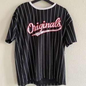 OVERSIZED T SHIRT - använder aldrig bra skick