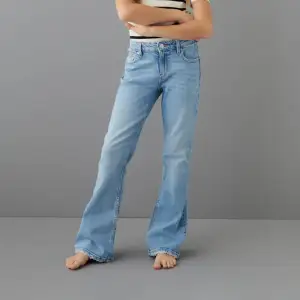 Blå bootcut jeans från Gina Young! Väldigt bra skick. Säljer eftersom att de är för små för mig! Orginalpris: 300 kr. 💗