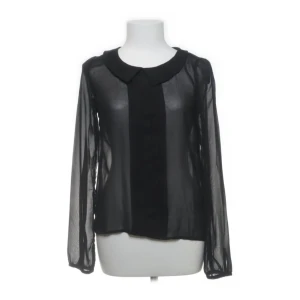 Fin svart blus  - Otroligt snygg blus/topp i mesh/svart! Nyskick. Storlek Xs/s