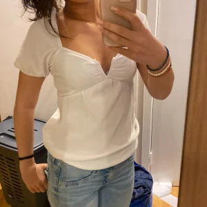 Blus - Säljer snygg topp knappt använd från bubbleroom i xs. 150