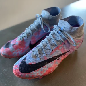Nike Mercurial Air Zoom cr7  - Nypris: ca 3000kr säljer för 700. Skick: 10/8  Tveka inte att fråga om ni har några funderingar🤔