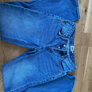 Lager 157s Icon jeans i stl XS🫶🏻 Dessa är tyvärr försmå och bara använda fåtal gånger. Original pris 400kr