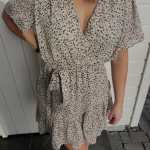 Klänning - Så fin klänning från Chelsea🩷  Storlek M, passar S också❤️‍🔥