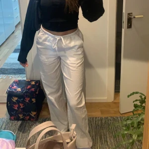 Linnebyxor - Linnebyxor från Gina Tricot i storlek Xs