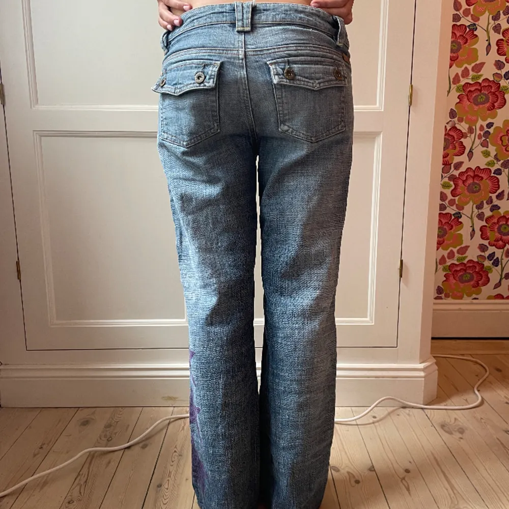 Så fina jeans med stjärnor, modell 169! Lowwaist❤️‍🔥. Jeans & Byxor.