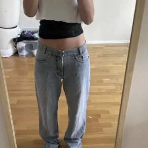 Jeans - Jätte fina jeans köpte här på plick  (inte mina bilder)