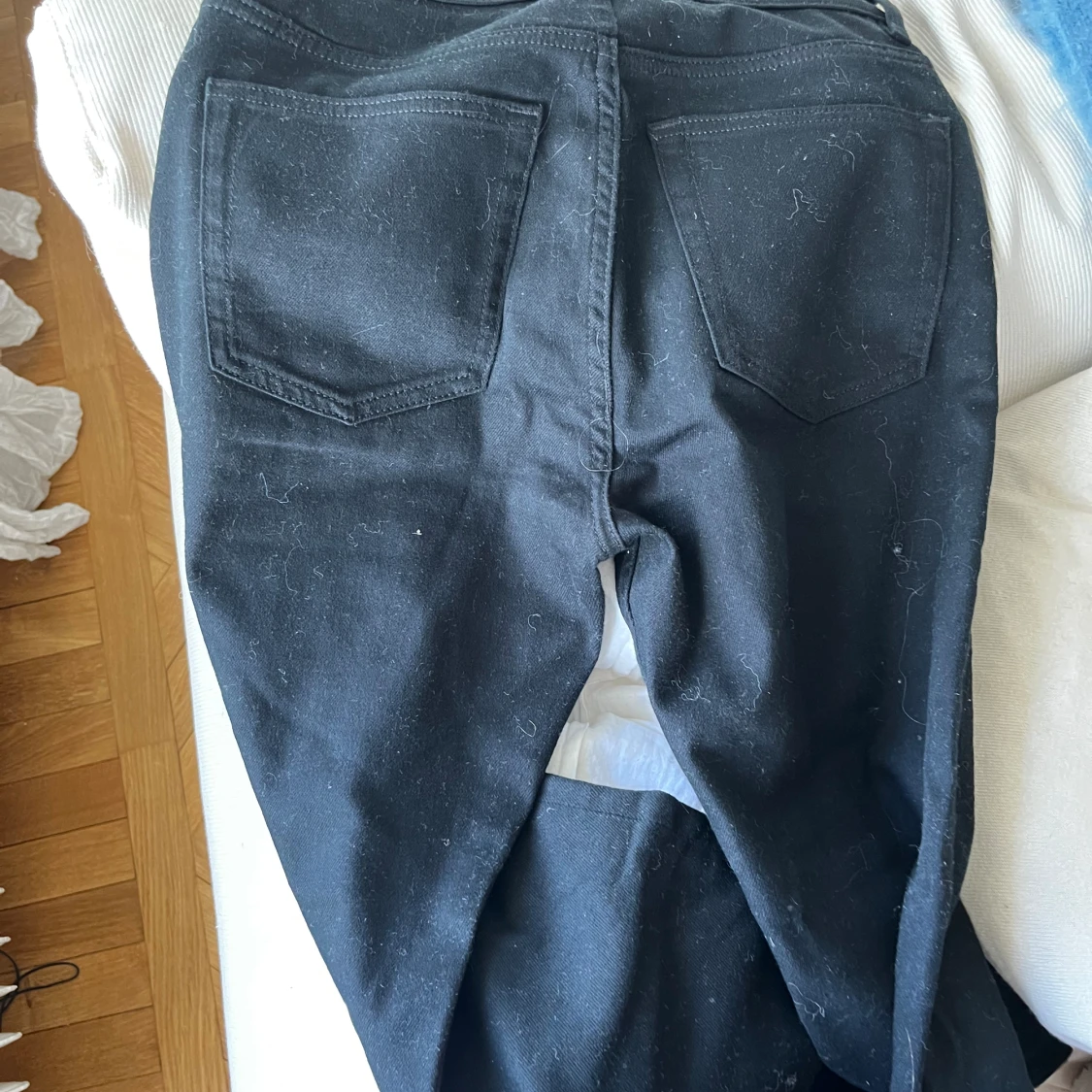 Svarta croppade jeans från Arket - 90