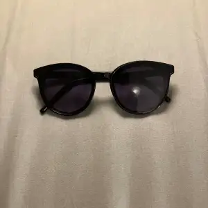 Väldigt fina solglasögon som inte kommer till användning, fint skick!💓