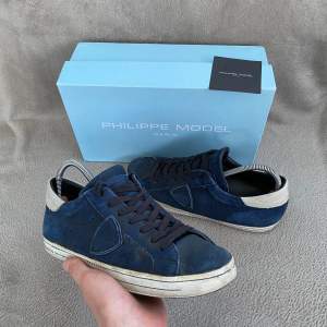 Philippe model skor i marinblå färg. Befintligt skick | ingår: endast skorna