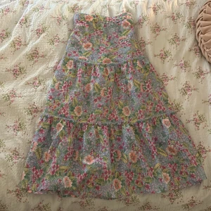 Unik  blommig långkjol  - I bra skick 💗