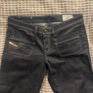 Diesel jeans  - Lågmidjade diesel jeans. De har as snygga fickor och detaljer men är skinny därför säljer jag dem billigt. Går dock att sy ut om man vill🩷🩷