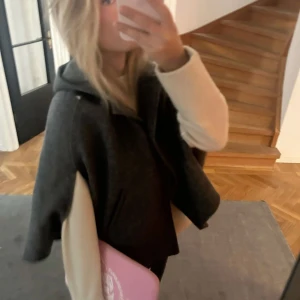 Grå Kappa - Jättefin kappa som inte har några slitage💗