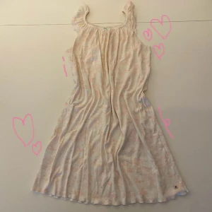 Gulligt nattlinne - Ett gulligt nattlinne som egentligen är för äldre barn men det funkar ju för alla ändå! Kan mötas upp men också frakta! 🌸🩷